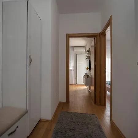 Apartment Aura